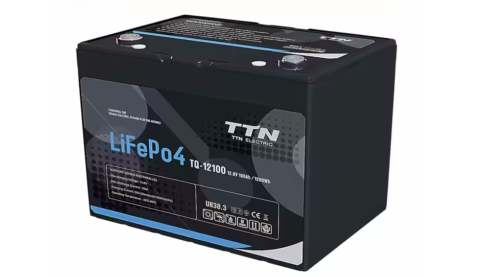 BATERÍA DE LITIO 12V, 100AH, TTNERGY

MEDIDAS Y PESO:
Alto: 22.5 cm
Largo: 33.5 cm
Ancho: 17.8 cm
Peso: 10 kilos y 580 gramos